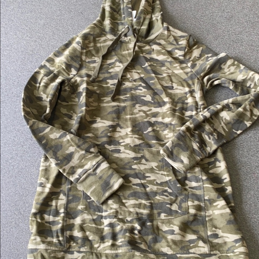 Maternity hoodie in Camo